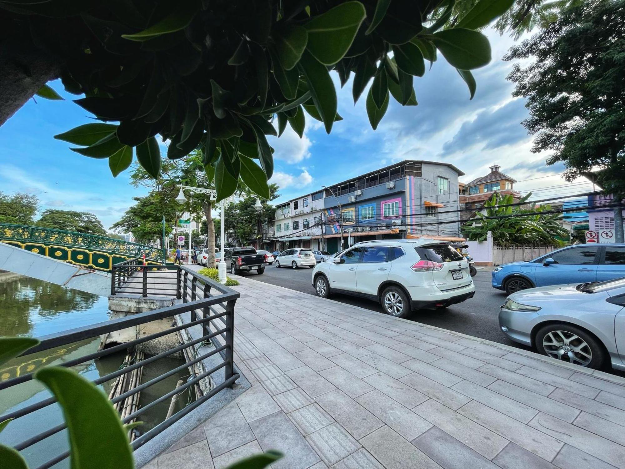 The Serene House Bangkok Buitenkant foto